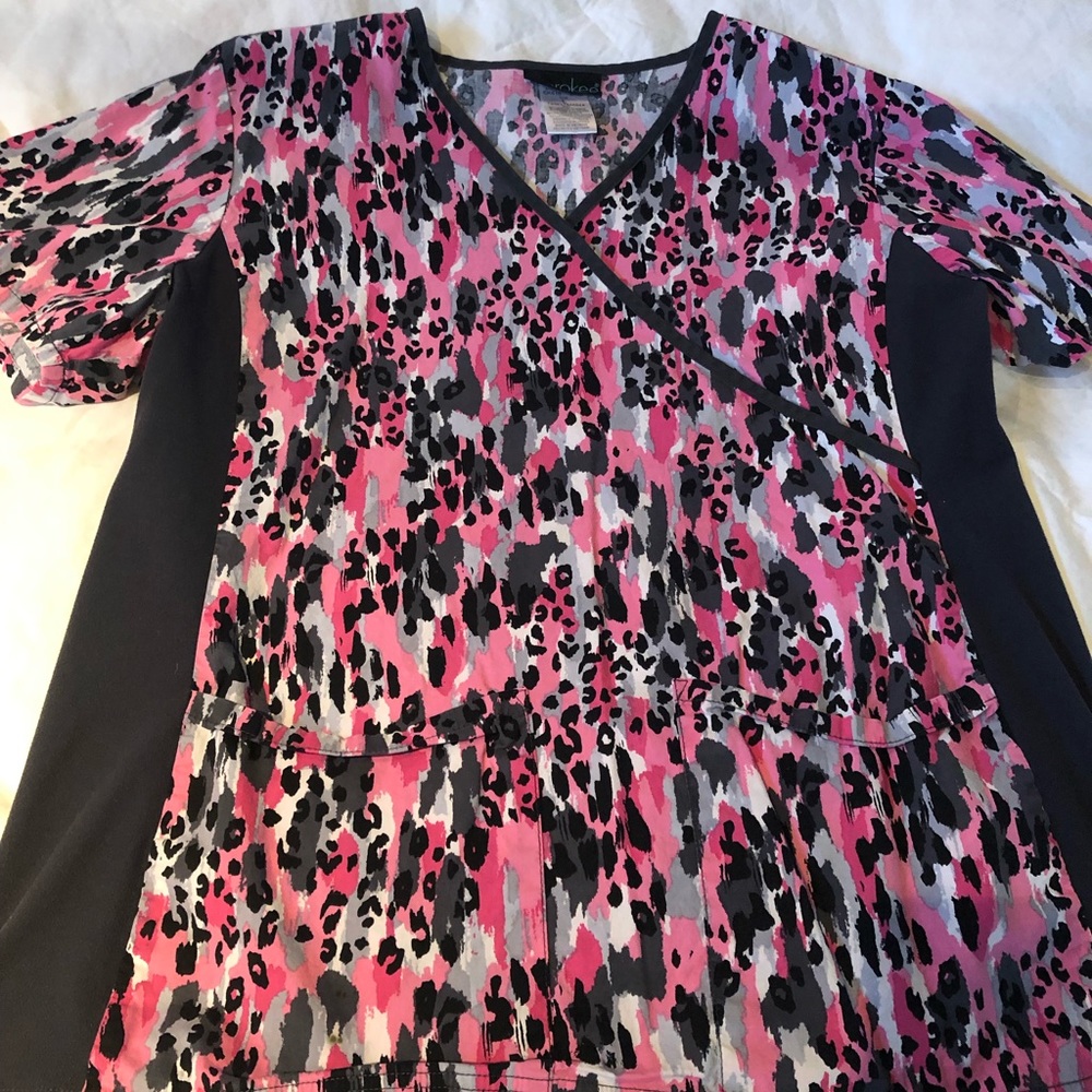Cherokee scrub top
